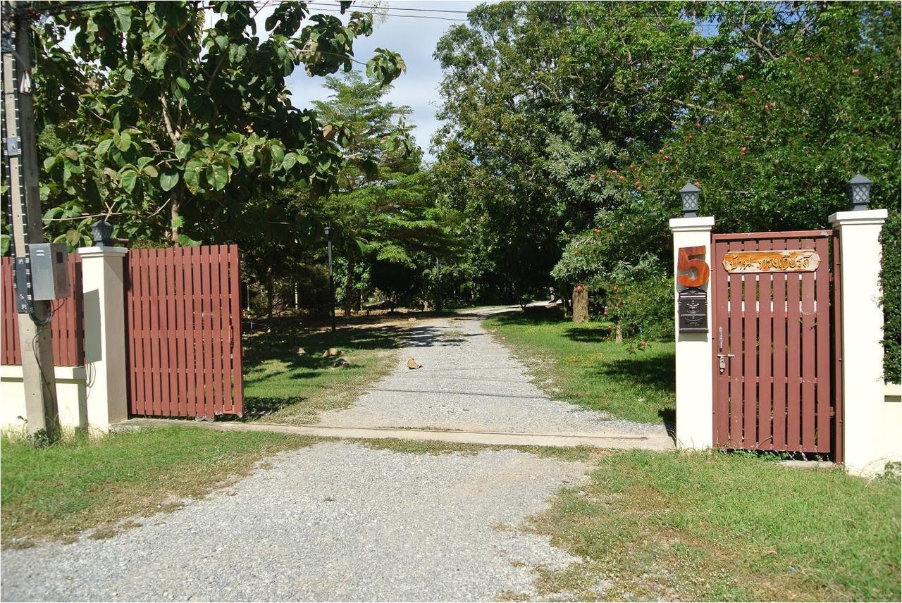 Thararin Villa Ban Doem Bang Exteriér fotografie