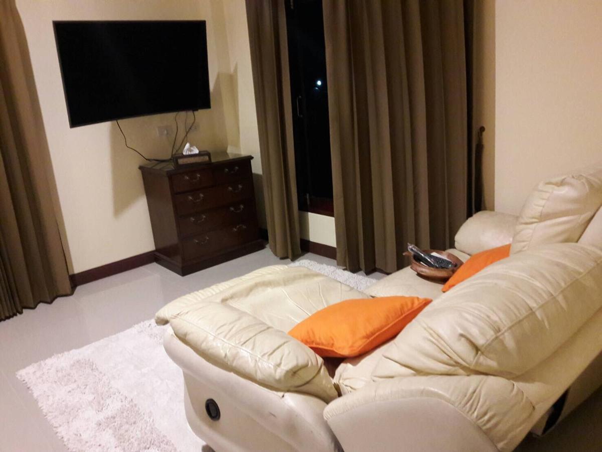 Thararin Villa Ban Doem Bang Exteriér fotografie